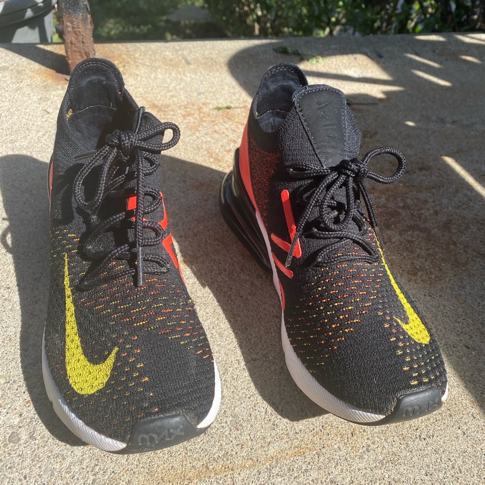 NIKE W AIR MAX 270 FLYKNIT BLACK/YELLOW STRIKE